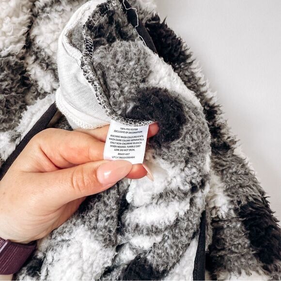 Home Tree Black and White Plaid Sherpa Pull Over Sweater Size Medium - Picture 3 of 5